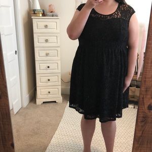 Illusion sweetheart neckline lace dress